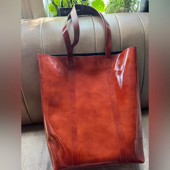 Sézane Red Mahogany The Tote Patent Leather Bag - Picture 5 of 9